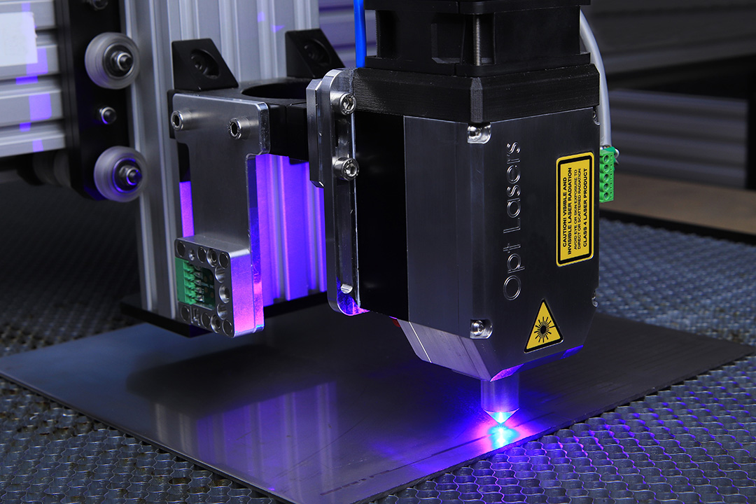 Whether laser welding, cutting or laser coating, you need to maintain quality output at high processing speeds. We combine mechanics, controls  (1)